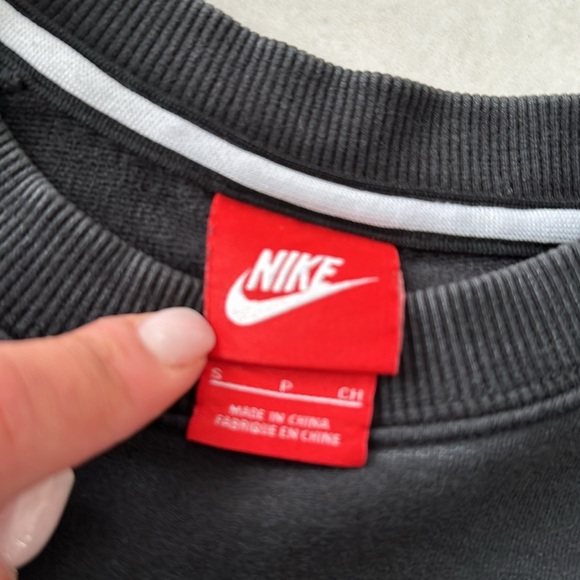 Nike Sweatshirt - Picture 2 of 2